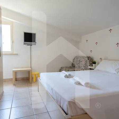 דירה Homiday - Tamerici Attico פינטו